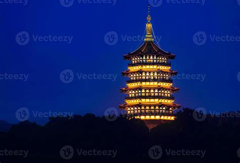 雷峯塔如何到靈隱寺：一探古塔與禪林之秘